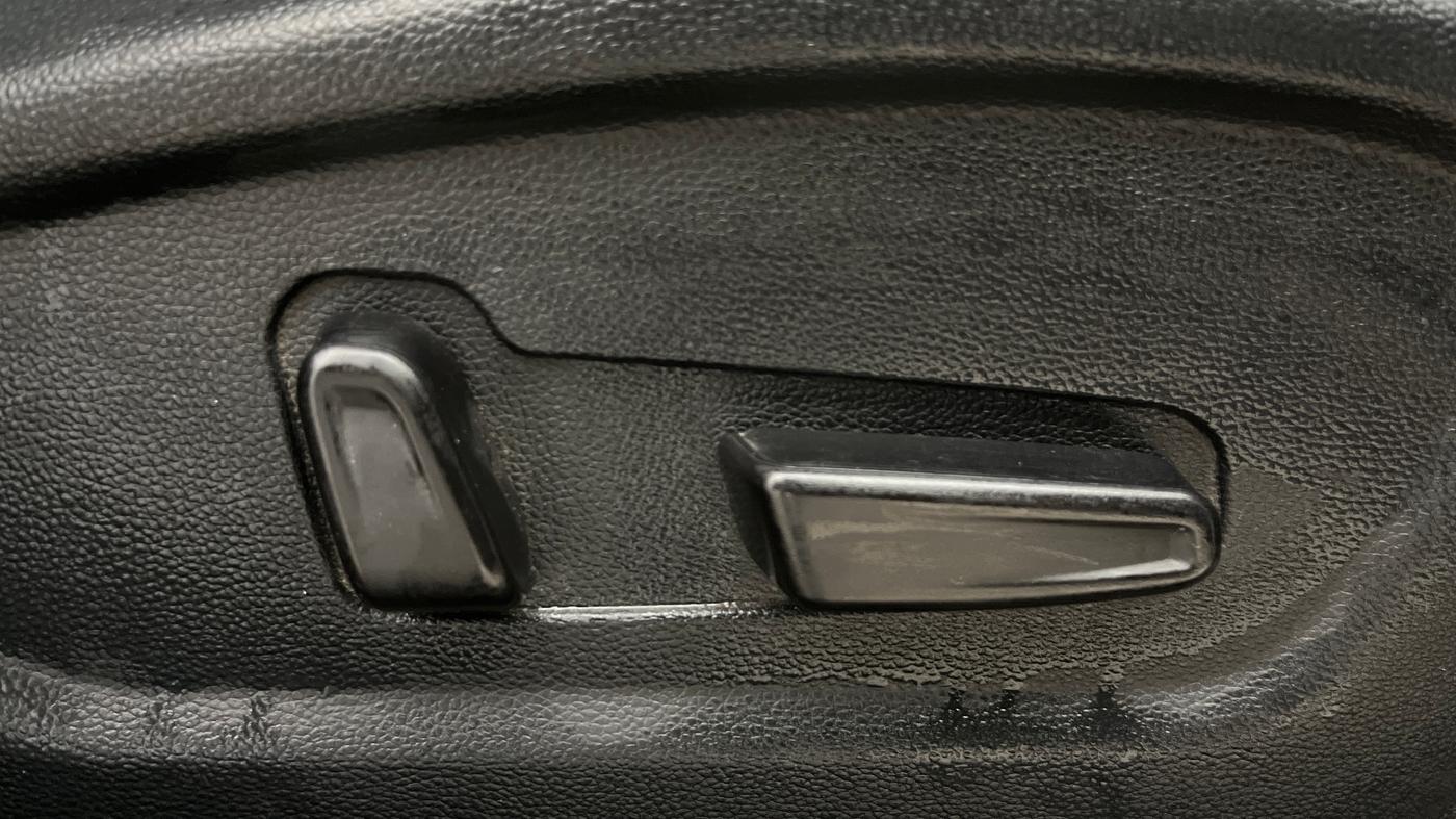 2019 Hyundai Creta SX (O) 1.6 PETROL, Petrol, Manual, 76,499 km, Driver Side Adjustment Panel