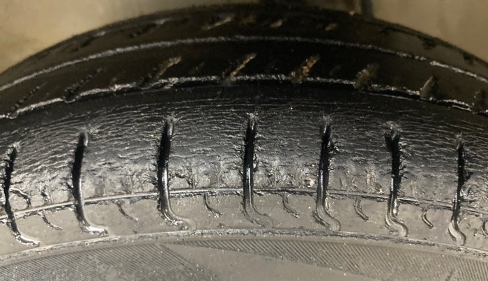 2013 Maruti Alto 800 LXI, Petrol, Manual, 56,411 km, Left Front Tyre Tread