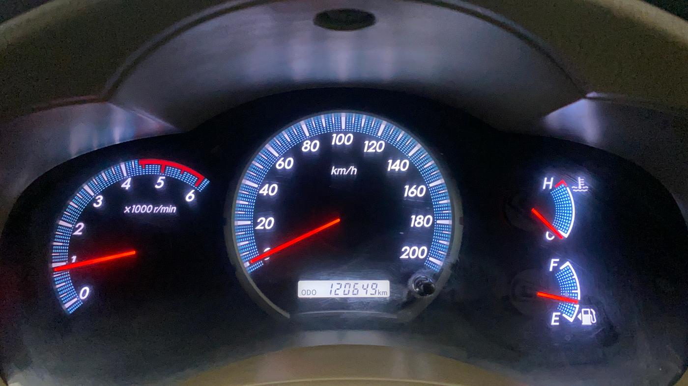 2015 Toyota Innova 2.5 VX 7 STR, Diesel, Manual, 1,21,038 km, Odometer Image