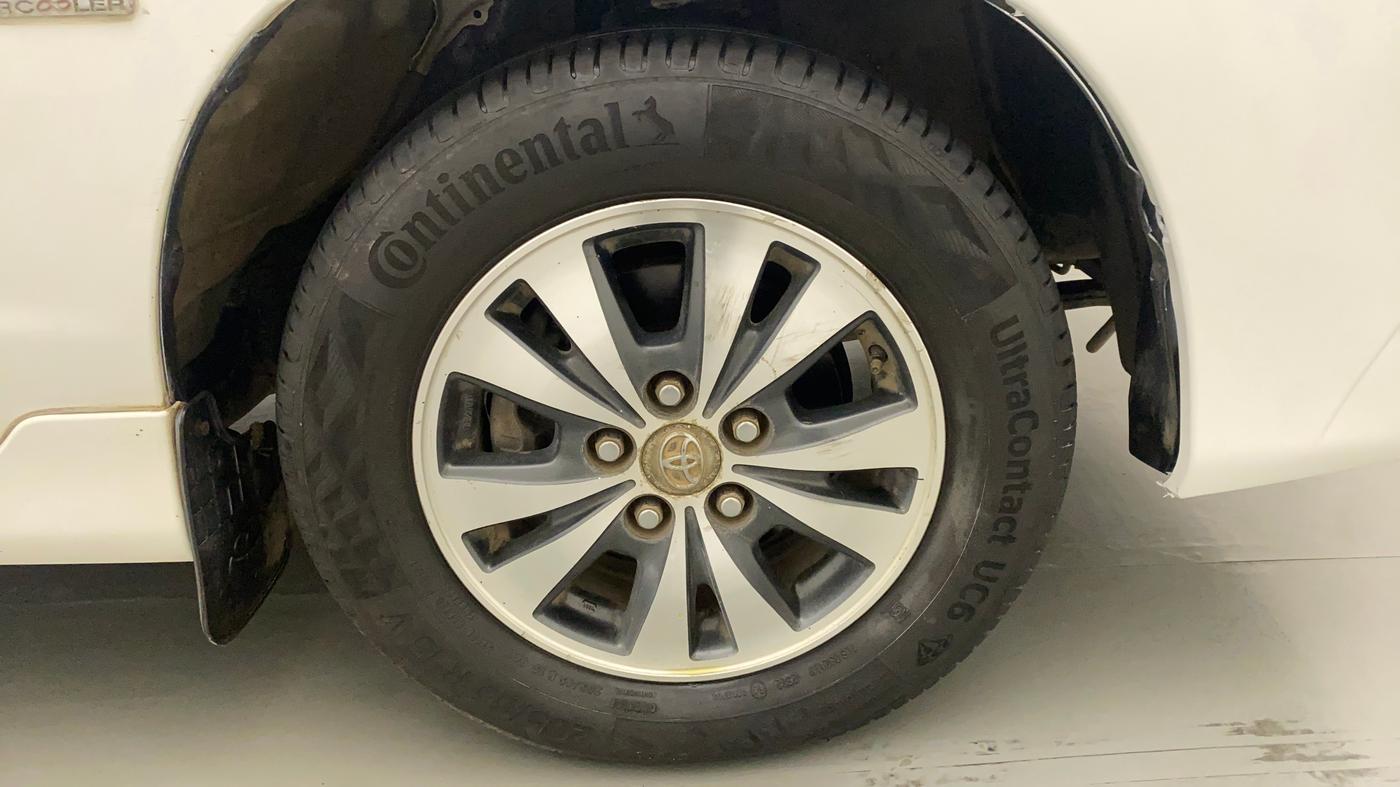 2015 Toyota Innova 2.5 VX 7 STR, Diesel, Manual, 1,21,038 km, Right Front Wheel
