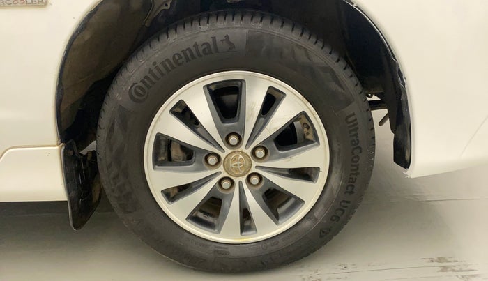 2015 Toyota Innova 2.5 VX 7 STR, Diesel, Manual, 1,21,038 km, Right Front Wheel