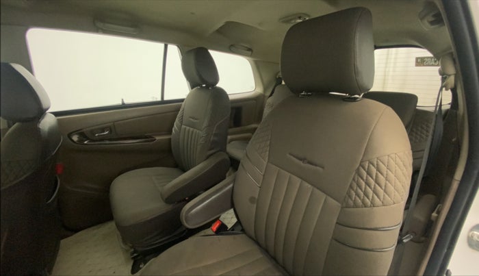 2015 Toyota Innova 2.5 VX 7 STR, Diesel, Manual, 1,21,038 km, Right Side Rear Door Cabin
