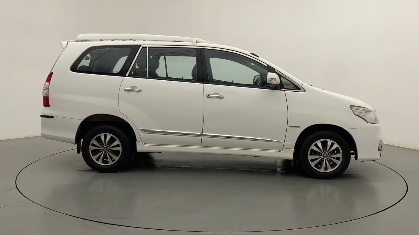 2015 Toyota Innova 2.5 VX 7 STR, Diesel, Manual, 1,21,038 km, Right Side