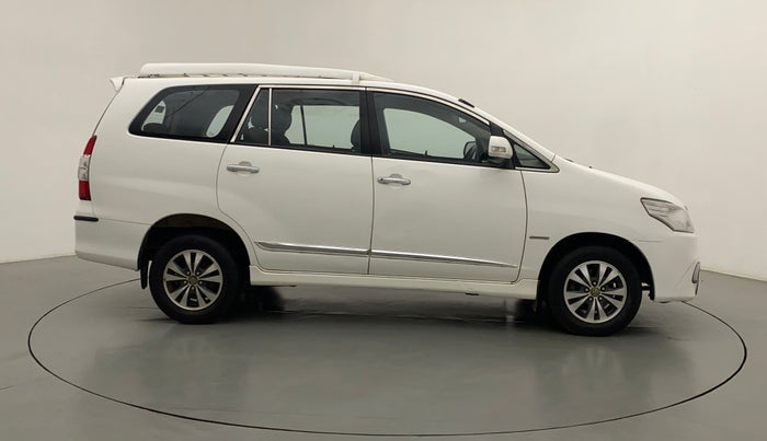 2015 Toyota Innova 2.5 VX 7 STR, Diesel, Manual, 1,21,038 km, Right Side