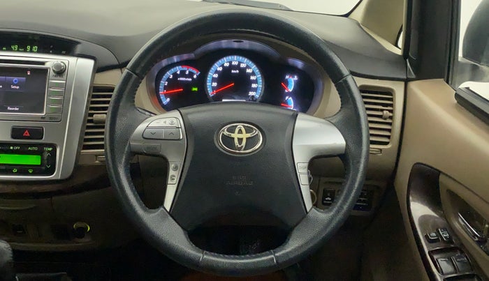 2015 Toyota Innova 2.5 VX 7 STR, Diesel, Manual, 1,21,038 km, Steering Wheel Close Up