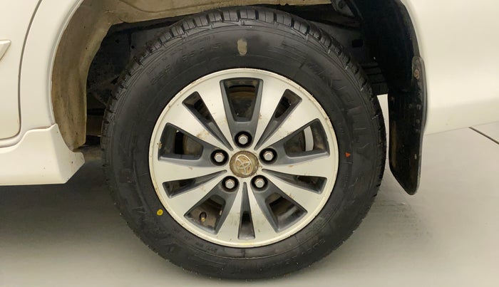 2015 Toyota Innova 2.5 VX 7 STR, Diesel, Manual, 1,21,038 km, Left Rear Wheel