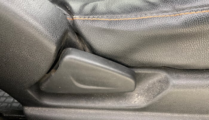 2018 Renault Kwid RXT 0.8 (O), Petrol, Manual, 97,880 km, Driver Side Adjustment Panel