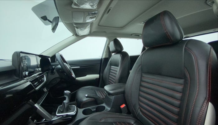 2022 KIA SELTOS HTK PLUS 1.5 IMT, Petrol, Manual, 17,197 km, Right Side Front Door Cabin
