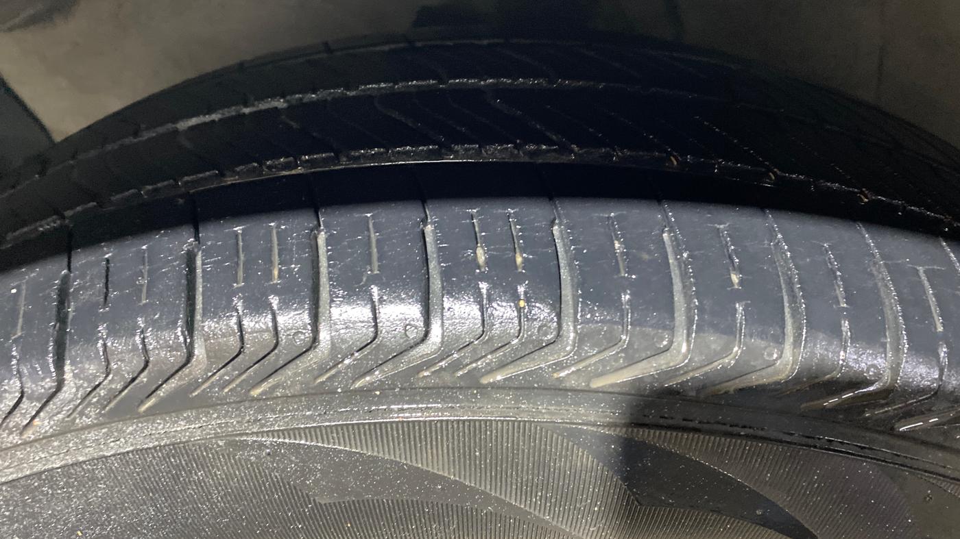 2014 Maruti Ritz VXI, Petrol, Manual, 63,954 km, Left Front Tyre Tread