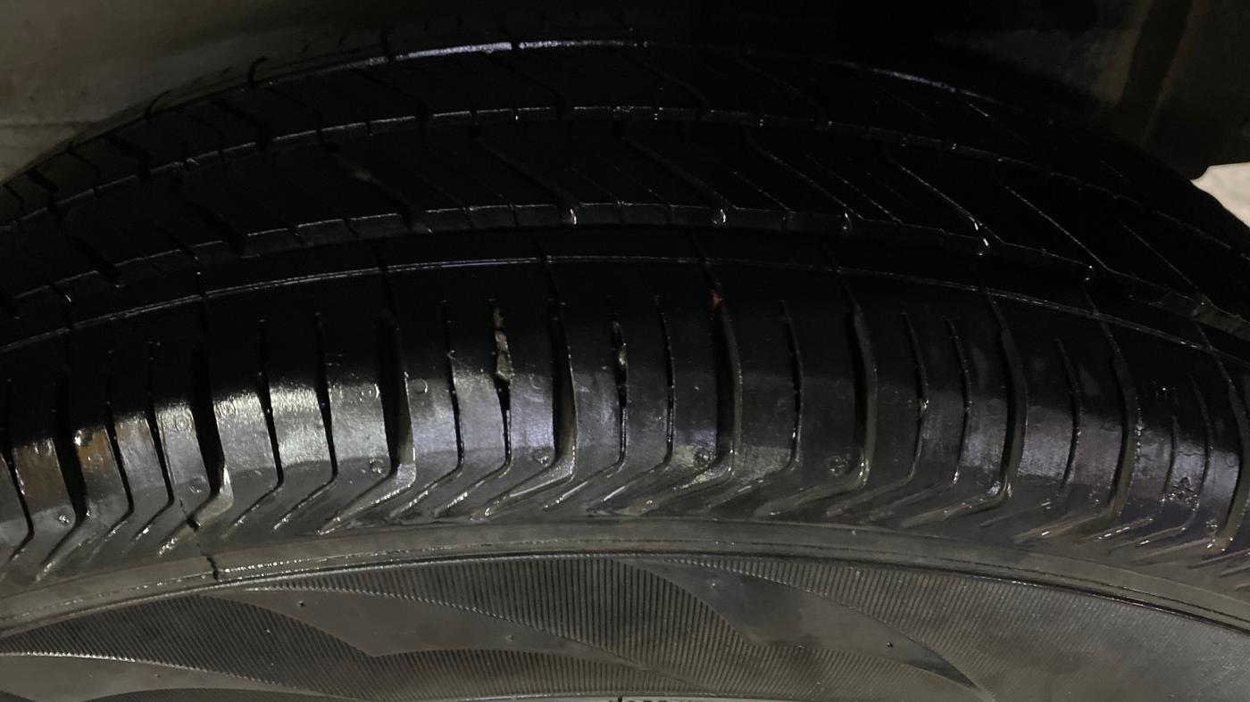 2014 Maruti Ritz VXI, Petrol, Manual, 63,954 km, Left Rear Tyre Tread