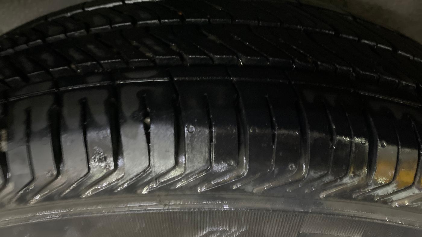 2014 Maruti Ritz VXI, Petrol, Manual, 63,954 km, Right Rear Tyre Tread