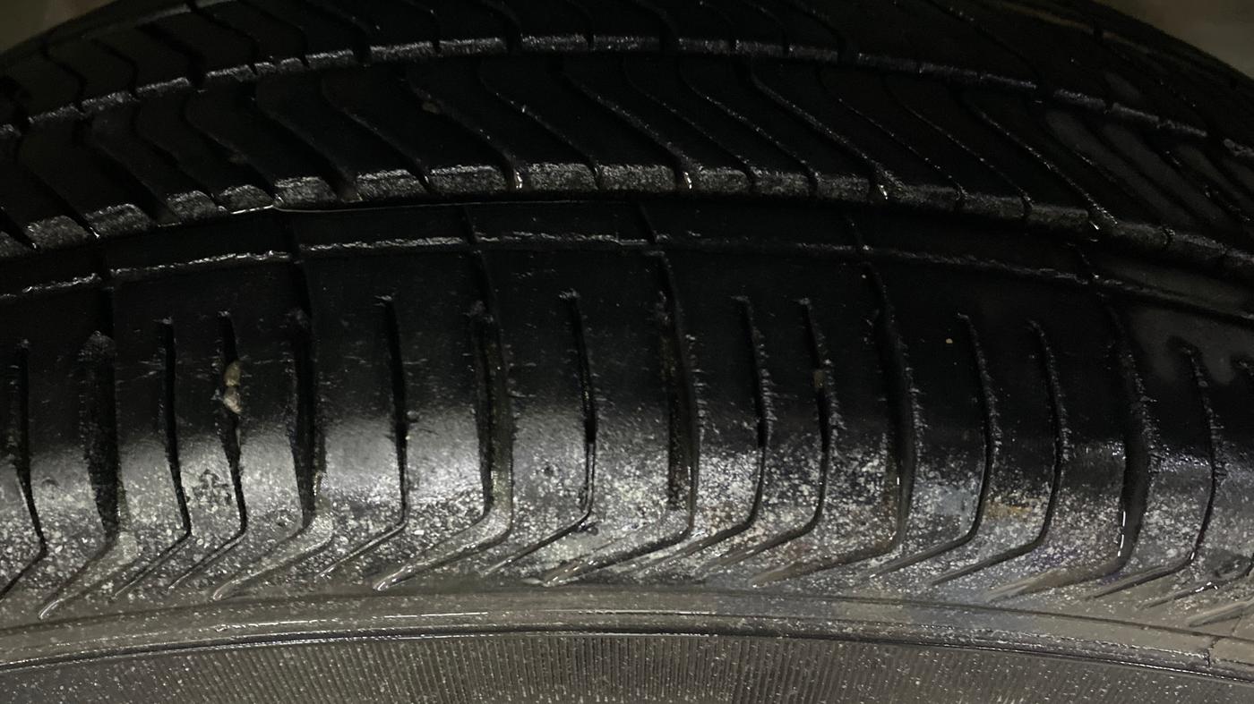 2014 Maruti Ritz VXI, Petrol, Manual, 63,954 km, Right Front Tyre Tread