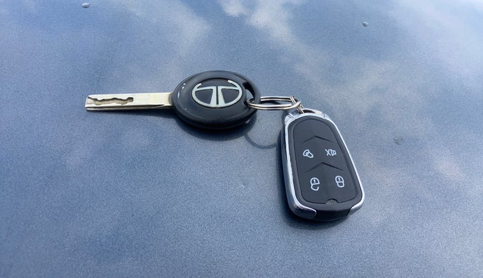 2019 Tata NEXON XE PETROL, Petrol, Manual, 89,717 km, Key Close Up