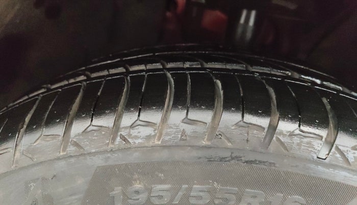 2020 Tata ALTROZ XZ PETROL, Petrol, Manual, 66,605 km, Right Front Tyre Tread