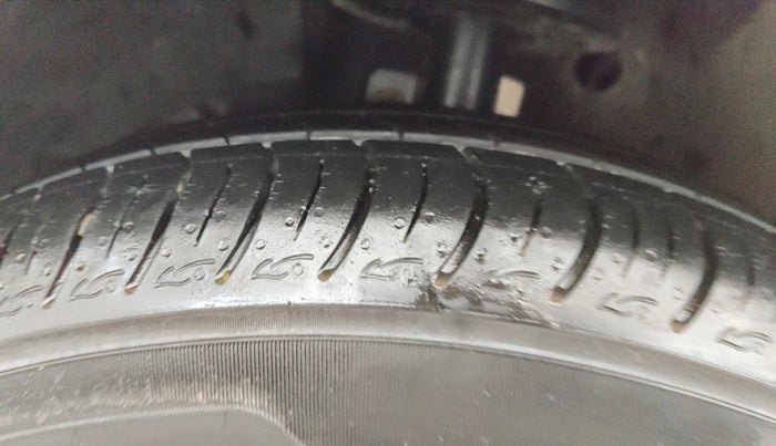 2018 Maruti Baleno DELTA CVT PETROL 1.2, Petrol, Automatic, 82,821 km, Left Front Tyre Tread