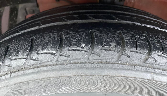 2016 Maruti Ciaz ZXI AT, Petrol, Automatic, 48,191 km, Left Front Tyre Tread