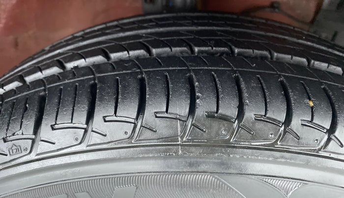 2016 Maruti Ciaz ZXI AT, Petrol, Automatic, 48,191 km, Right Front Tyre Tread