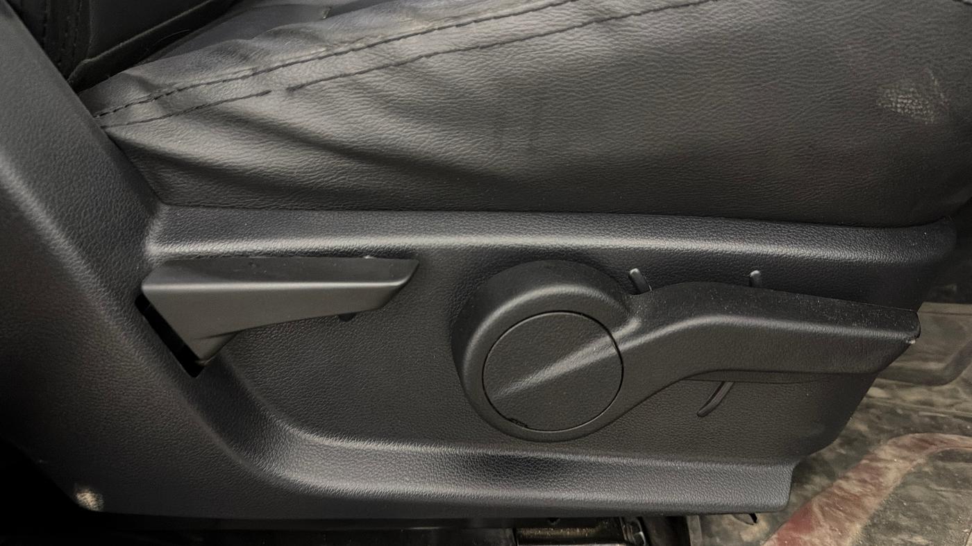 2021 Mahindra Thar LX PETROL HT 4WD AT, Petrol, Automatic, 15,103 km, Driver Side Adjustment Panel