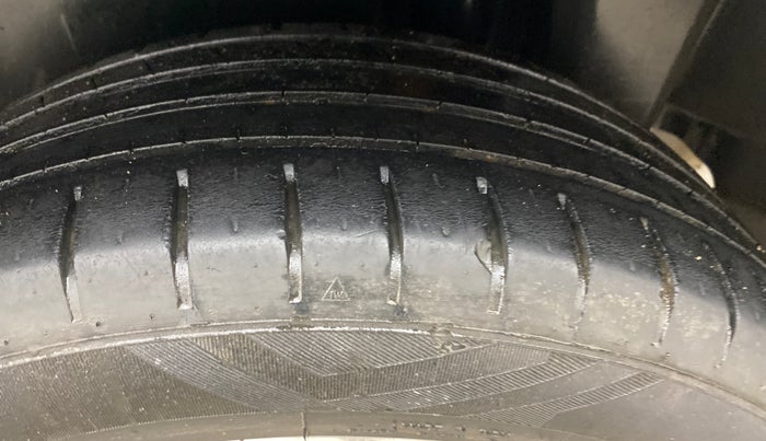 2022 Maruti Ciaz ALPHA 1.5 SHVS PETROL, Petrol, Manual, 61,187 km, Left Rear Tyre Tread