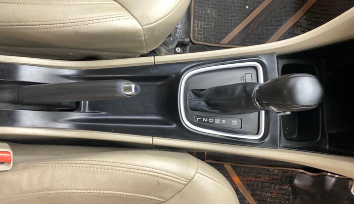 2022 Maruti Ciaz ALPHA 1.5 SHVS PETROL, Petrol, Manual, 61,187 km, Gear Lever