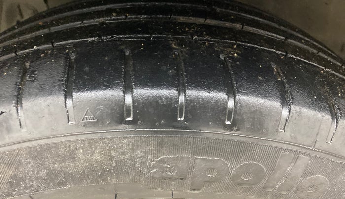 2022 Maruti Ciaz ALPHA 1.5 SHVS PETROL, Petrol, Manual, 61,187 km, Left Front Tyre Tread