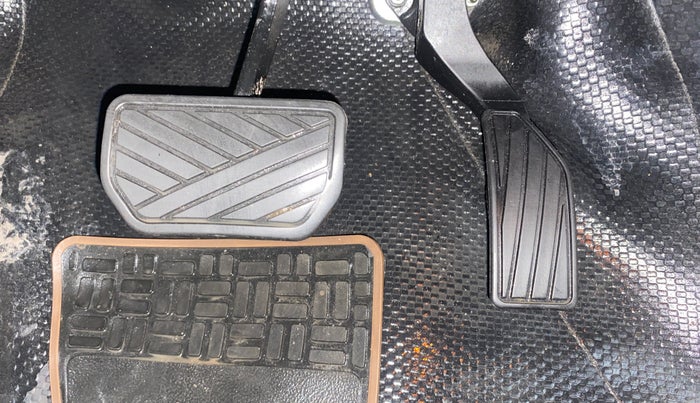 2022 Maruti Ciaz ALPHA 1.5 SHVS PETROL, Petrol, Manual, 61,187 km, Pedals