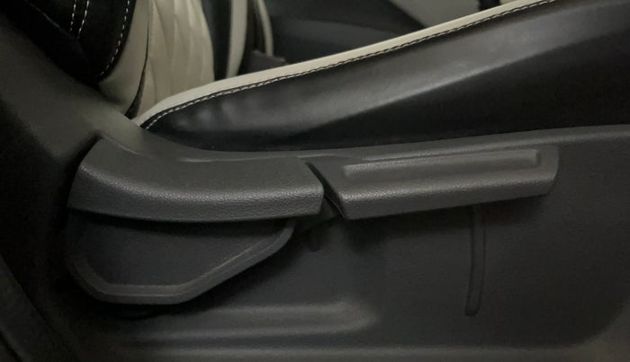 2022 Hyundai GRAND I10 NIOS MAGNA 1.2 KAPPA VTVT, Petrol, Manual, 32,002 km, Driver Side Adjustment Panel