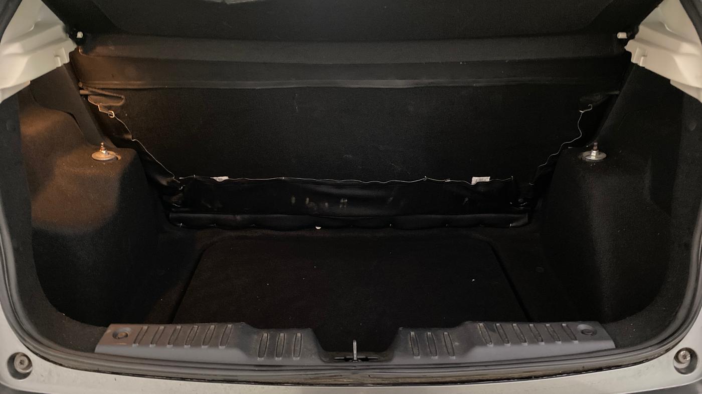 2023 Tata ALTROZ XZ + SUNROOF, Petrol, Manual, 19,562 km, Boot Inside