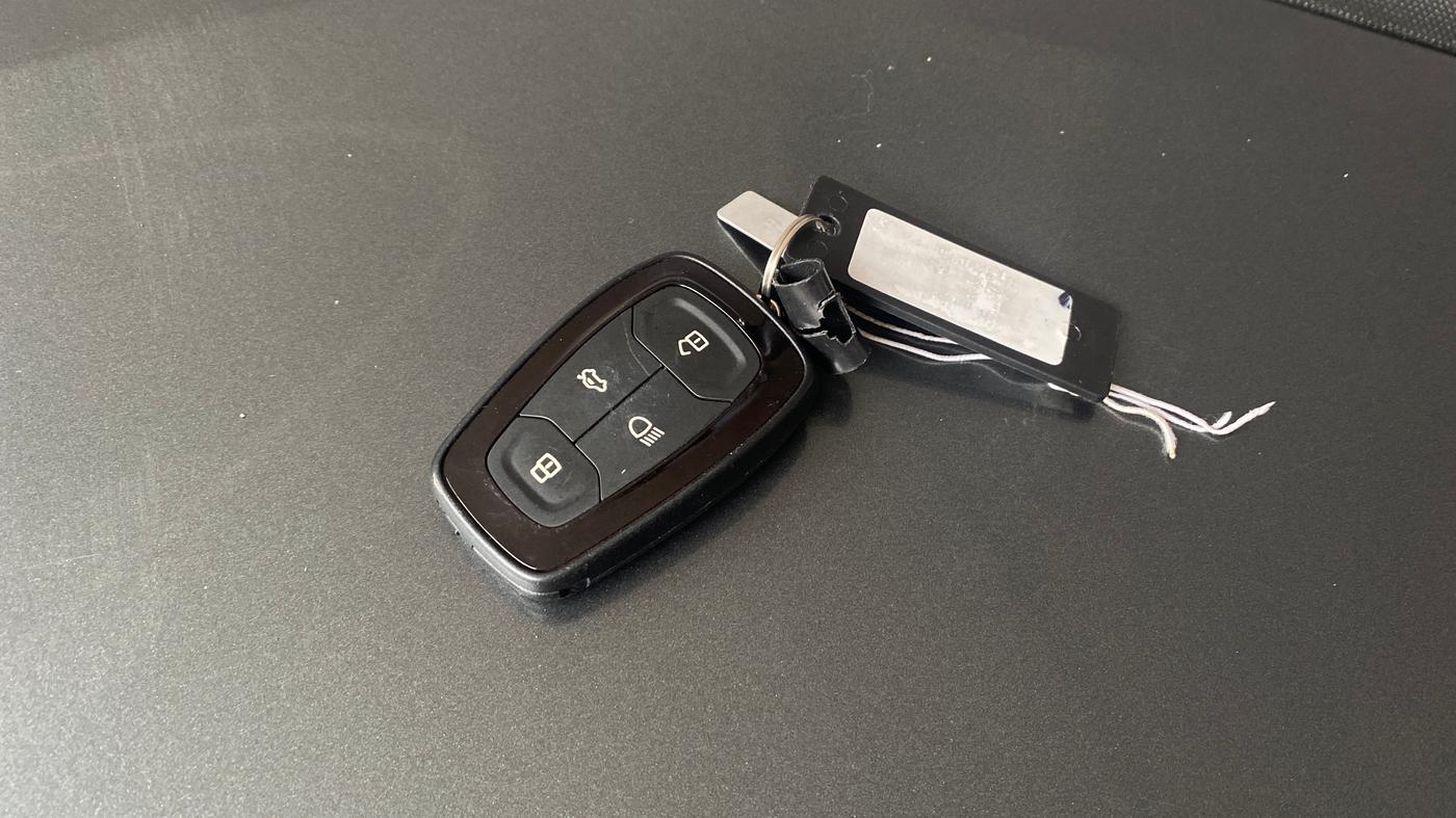 2023 Tata ALTROZ XZ + SUNROOF, Petrol, Manual, 19,562 km, Key Close Up