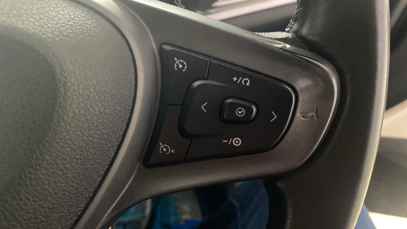2023 Tata ALTROZ XZ + SUNROOF, Petrol, Manual, 19,562 km, Adaptive Cruise Control