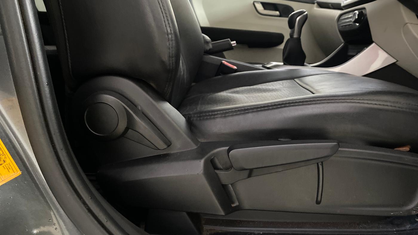2023 Tata ALTROZ XZ + SUNROOF, Petrol, Manual, 19,562 km, Driver Side Adjustment Panel