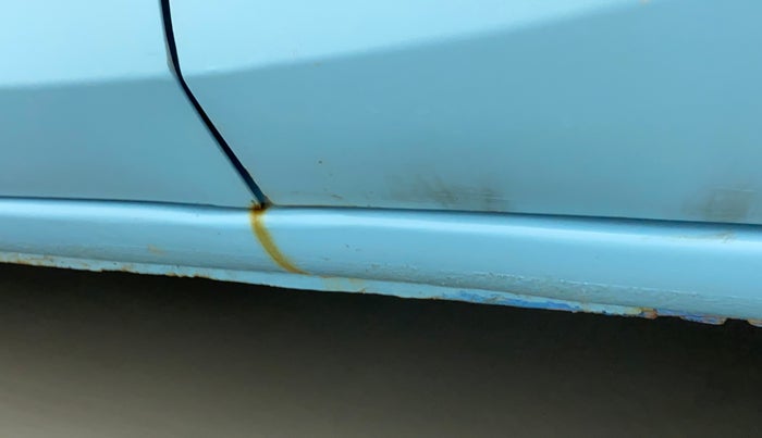 2014 Datsun Go D, Petrol, Manual, 97,917 km, Left running board - Slight discoloration
