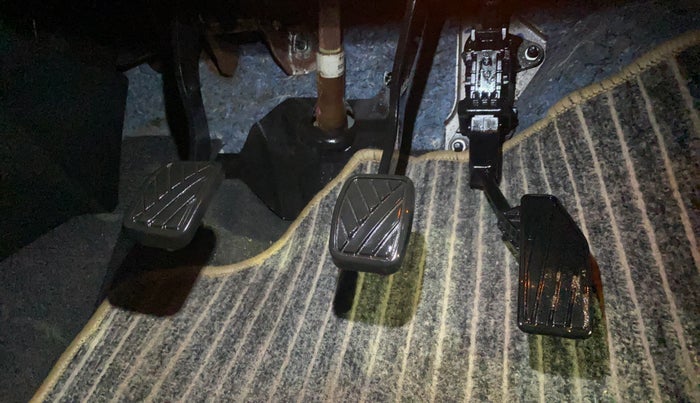 2022 Maruti Baleno ALPHA PETROL 1.2, Petrol, Manual, 25,748 km, Pedals