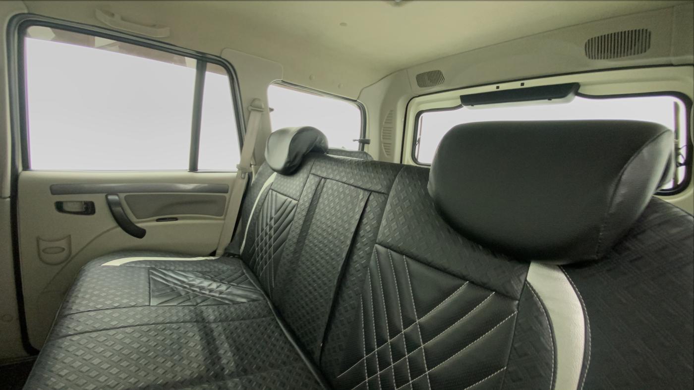 2018 Mahindra Scorpio S7 120 BHP 2WD, Diesel, Manual, 29,165 km, Right Side Rear Door Cabin