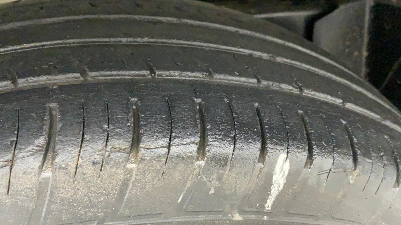 2018 Mahindra Scorpio S7 120 BHP 2WD, Diesel, Manual, 29,165 km, Right Rear Tyre Tread