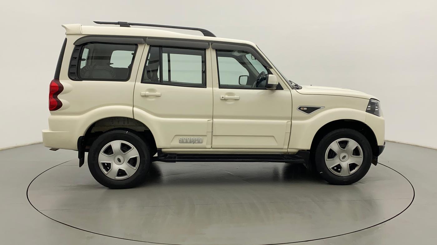2018 Mahindra Scorpio S7 120 BHP 2WD, Diesel, Manual, 29,165 km, Right Side View
