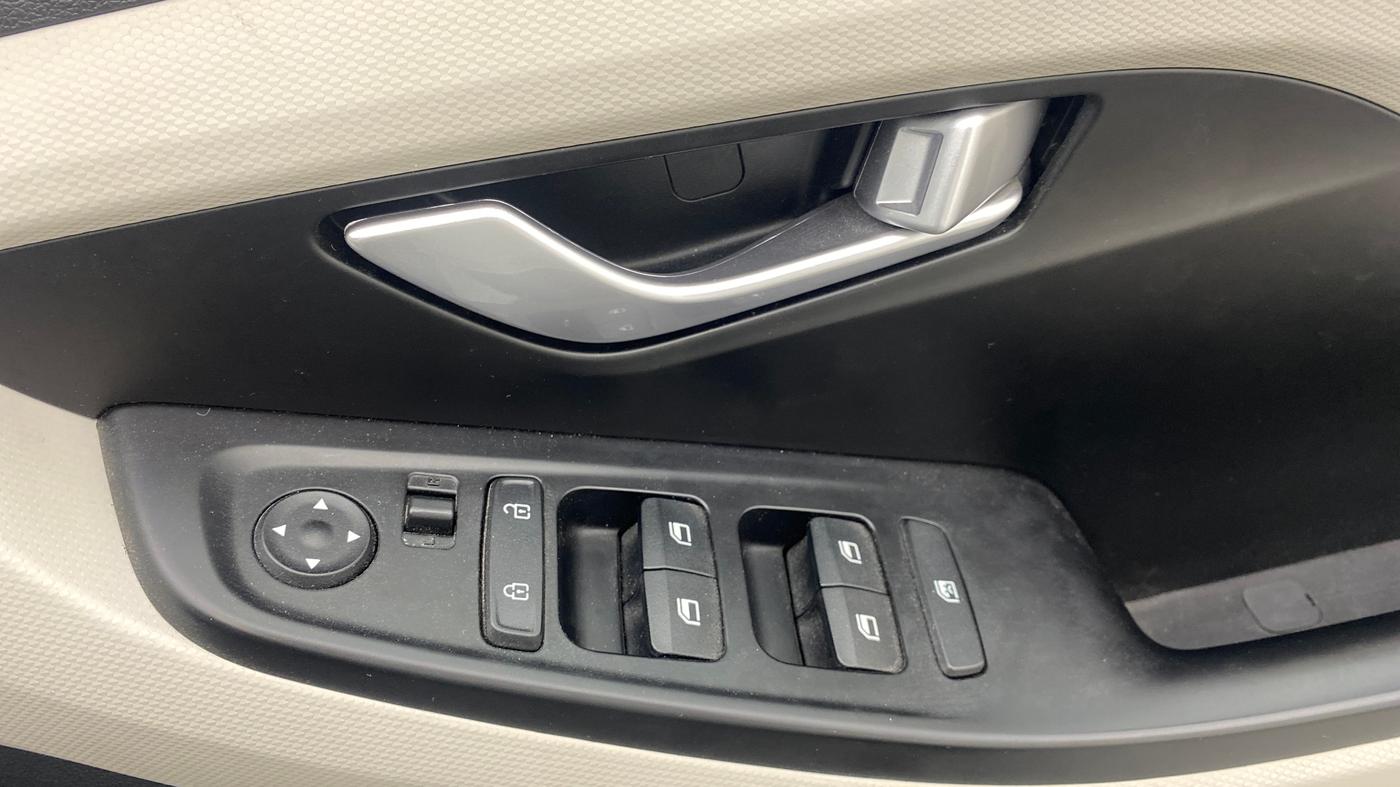 2020 Hyundai Creta S 1.5 PETROL, Petrol, Manual, 9,105 km, Driver Side Door Panels Control