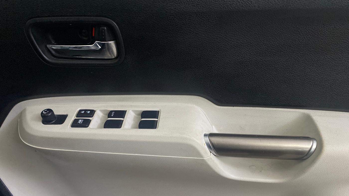 2019 Maruti IGNIS DELTA 1.2 AMT, Petrol, Automatic, 66,708 km, Driver Side Door Panels Control