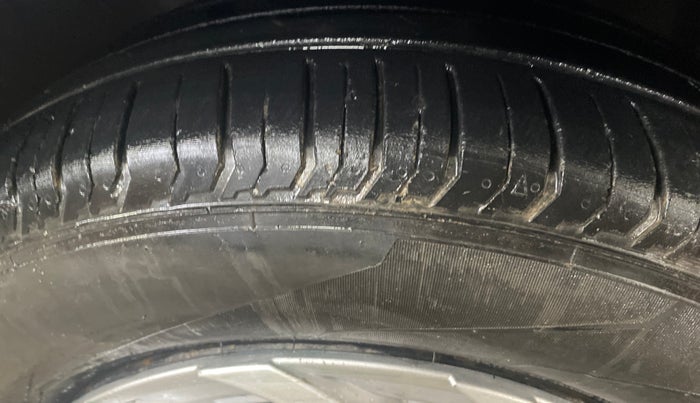 2019 Maruti IGNIS DELTA 1.2 AMT, Petrol, Automatic, 66,594 km, Right Front Tyre Tread