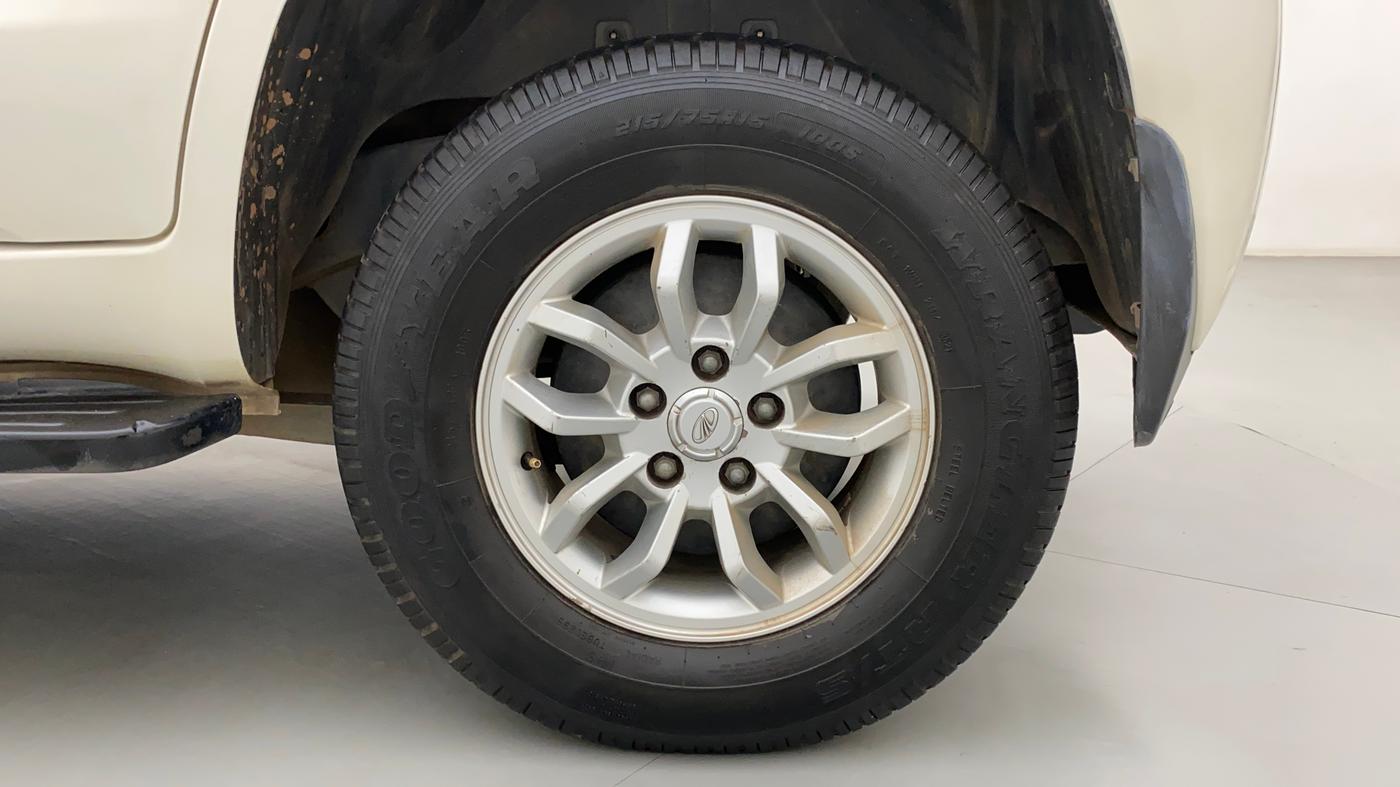 2016 Mahindra TUV300 T8 AMT, Diesel, Automatic, 77,947 km, Left Rear Wheel