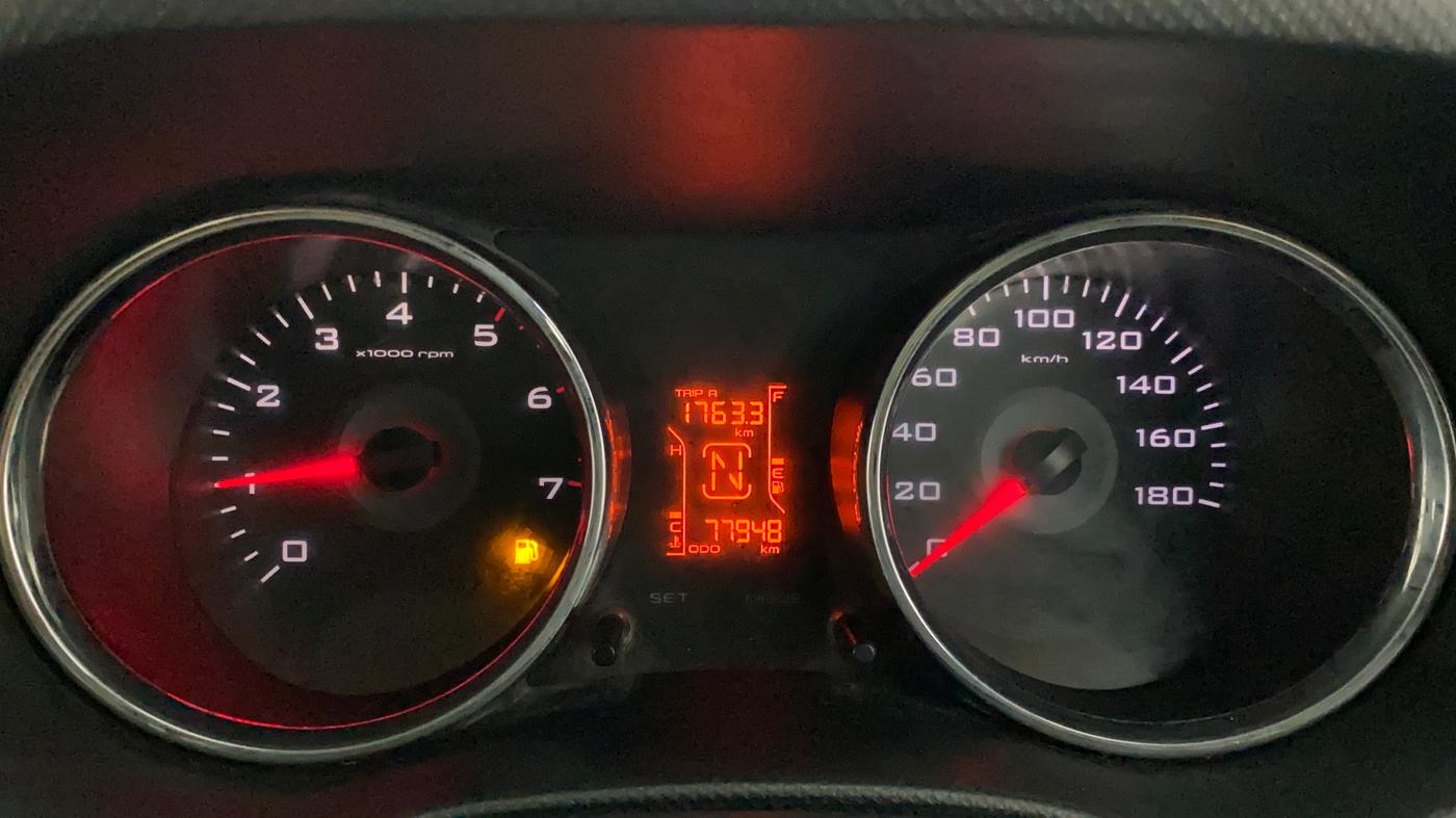2016 Mahindra TUV300 T8 AMT, Diesel, Automatic, 77,947 km, Odometer Image