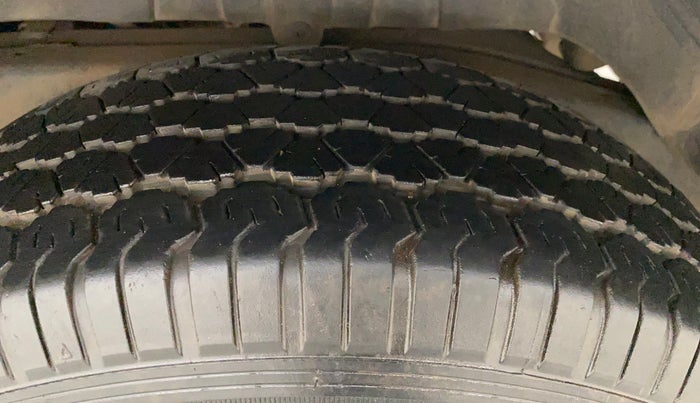 2016 Mahindra TUV300 T8 AMT, Diesel, Automatic, 77,947 km, Left Rear Tyre Tread