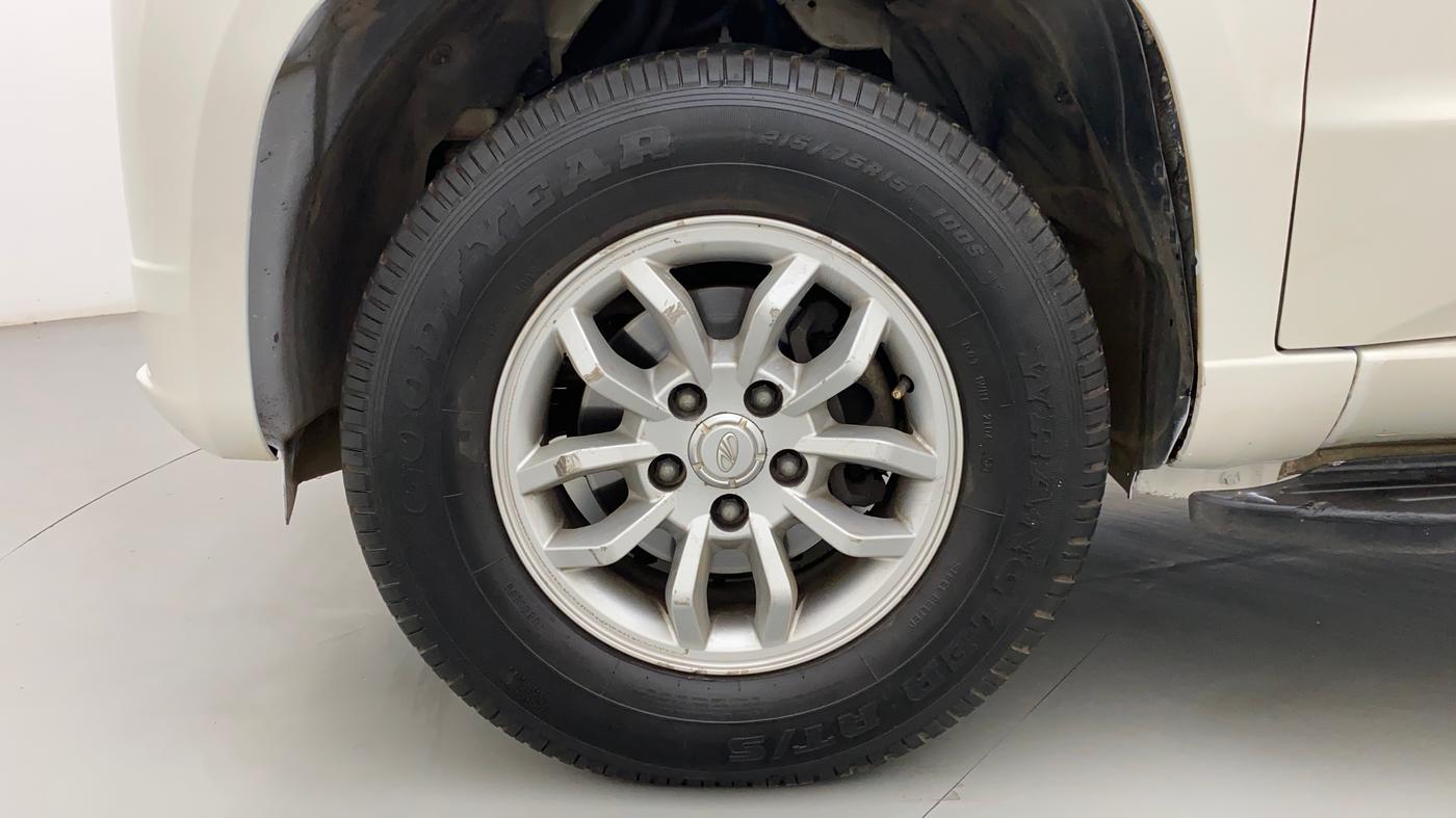 2016 Mahindra TUV300 T8 AMT, Diesel, Automatic, 77,947 km, Left Front Wheel