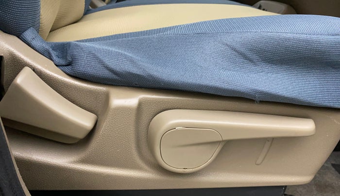 2016 Mahindra TUV300 T8 AMT, Diesel, Automatic, 77,947 km, Driver Side Adjustment Panel