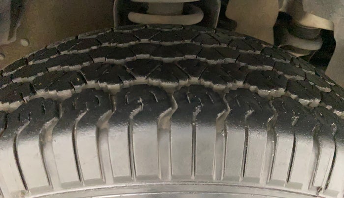 2016 Mahindra TUV300 T8 AMT, Diesel, Automatic, 77,947 km, Right Front Tyre Tread