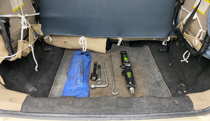 2016 Mahindra TUV300 T8 AMT, Diesel, Automatic, 77,947 km, Boot Inside