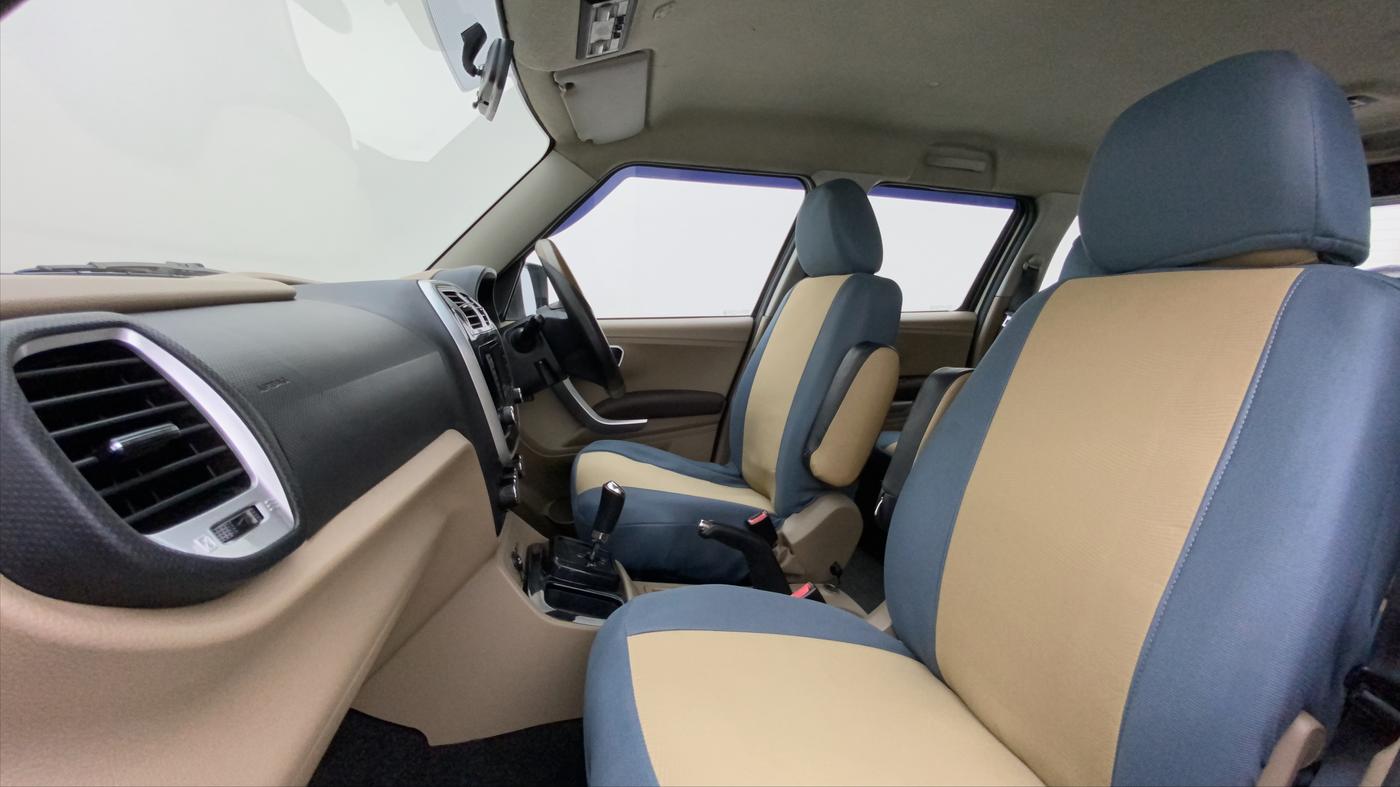 2016 Mahindra TUV300 T8 AMT, Diesel, Automatic, 77,947 km, Right Side Front Door Cabin