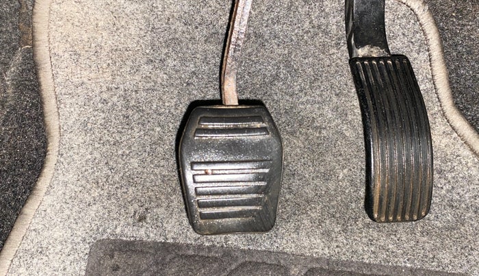 2016 Mahindra TUV300 T8 AMT, Diesel, Automatic, 77,947 km, Pedals