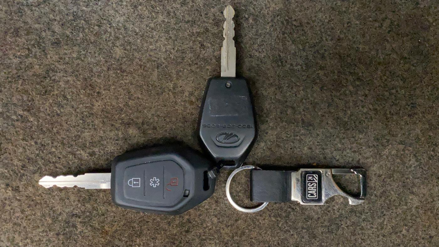 2016 Mahindra TUV300 T8 AMT, Diesel, Automatic, 77,947 km, Key Close Up