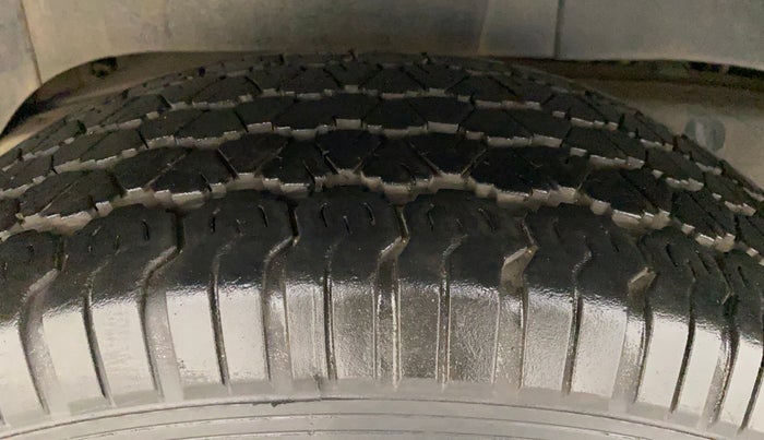 2016 Mahindra TUV300 T8 AMT, Diesel, Automatic, 77,947 km, Right Rear Tyre Tread